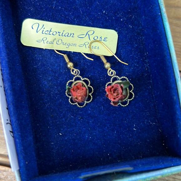 Vintage 80s real rose dangle earrings from Oregon NIB - Picture 1 of 4